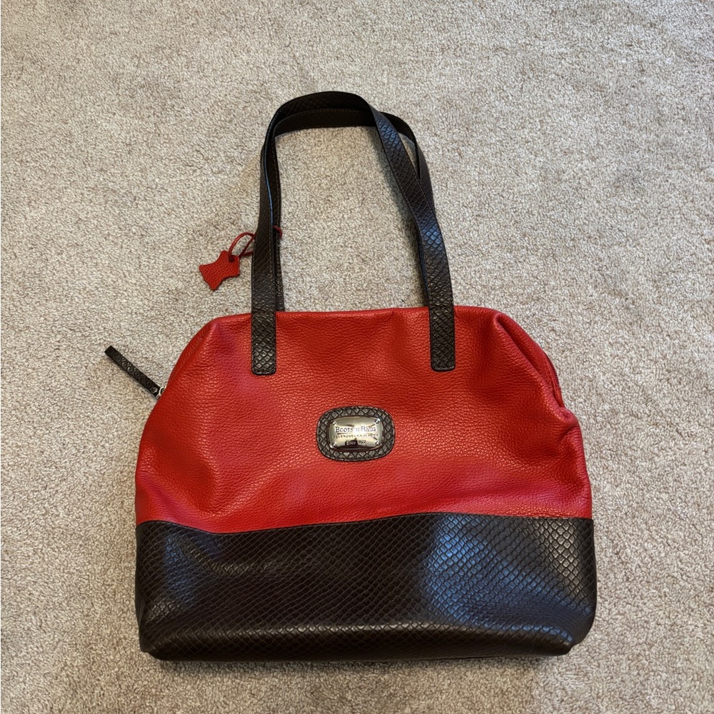 Elegant Red and Black Tote with Structured Design